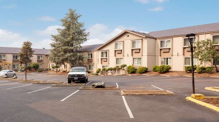 Red Lion Inn & Suites Grants Pass Exterior