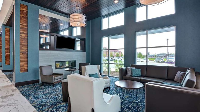 <b>Embassy Suites Indianapolis Airport Lobby</b>. Images powered by <a href="https://iceportal.shijigroup.com/" title="IcePortal" target="_blank">IcePortal</a>.