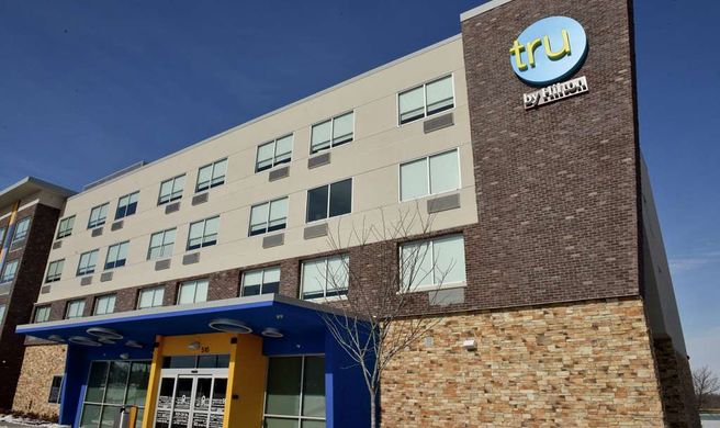 Tru by Hilton Lawrence Exterior