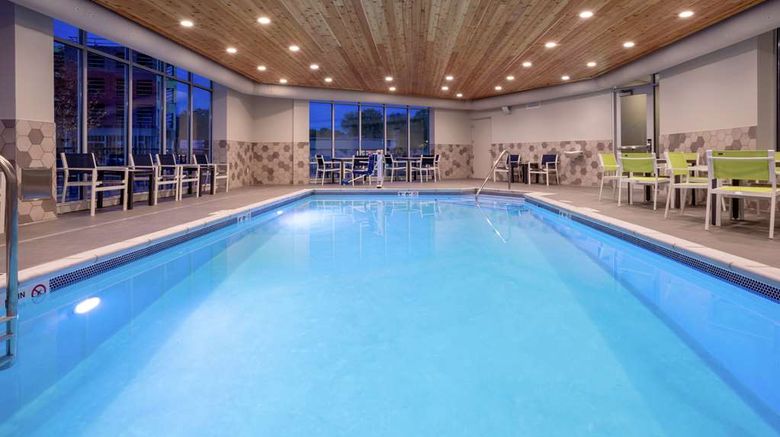 <b>Homewood Suites by Hilton Edina Pool</b>. Images powered by <a href="https://iceportal.shijigroup.com/" title="IcePortal" target="_blank">IcePortal</a>.