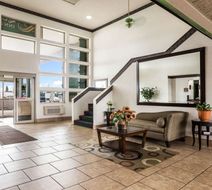 Quality Inn Clare Lobby