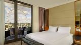 Park Plaza County Hall London Room