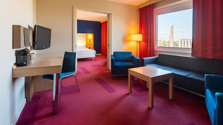 <b>Cosmos Saint-Petersburg Pulkovskaya Hotel Suite</b>. Images powered by <a href="https://iceportal.shijigroup.com/" title="IcePortal" target="_blank">IcePortal</a>.