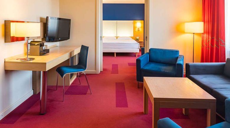 <b>Cosmos Saint-Petersburg Pulkovskaya Hotel Suite</b>. Images powered by <a href="https://iceportal.shijigroup.com/" title="IcePortal" target="_blank">IcePortal</a>.