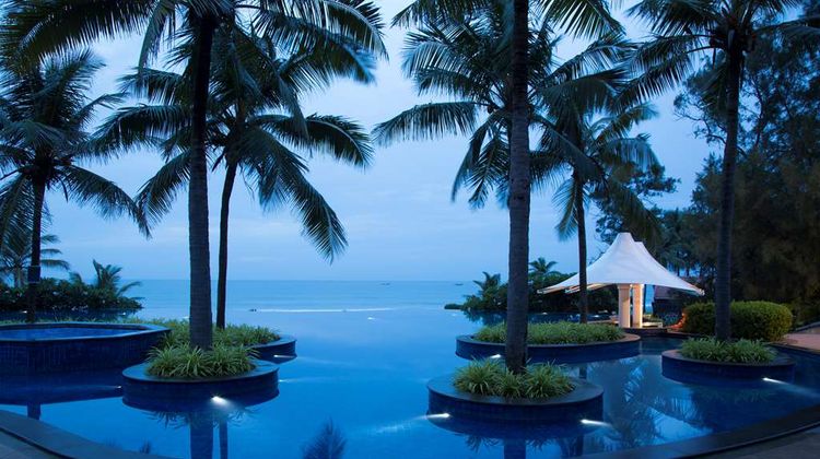 Radisson Blu Temple Bay Mamallapuram Pool
