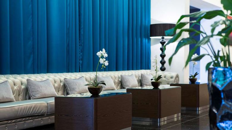 <b>Radisson Hotel Rosa Khutor Lobby</b>. Images powered by <a href="https://iceportal.shijigroup.com/" title="IcePortal" target="_blank">IcePortal</a>.