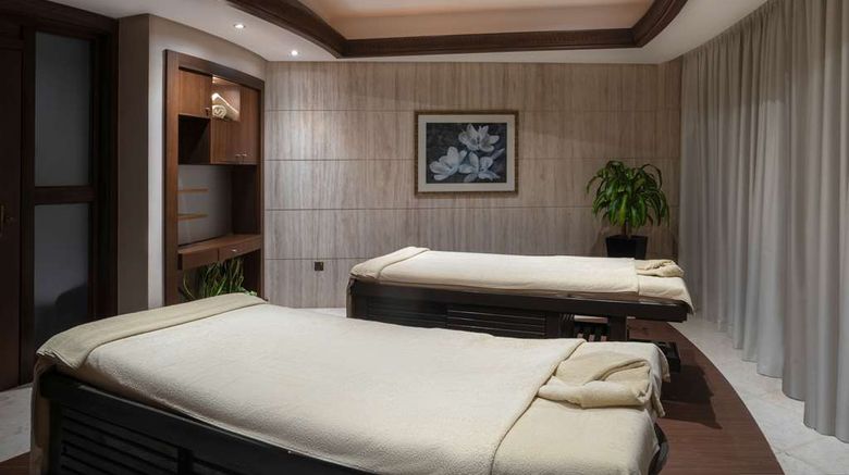 <b>The Diplomat Radisson Blu Hotel Spa</b>. Images powered by <a href="https://iceportal.shijigroup.com/" title="IcePortal" target="_blank">IcePortal</a>.
