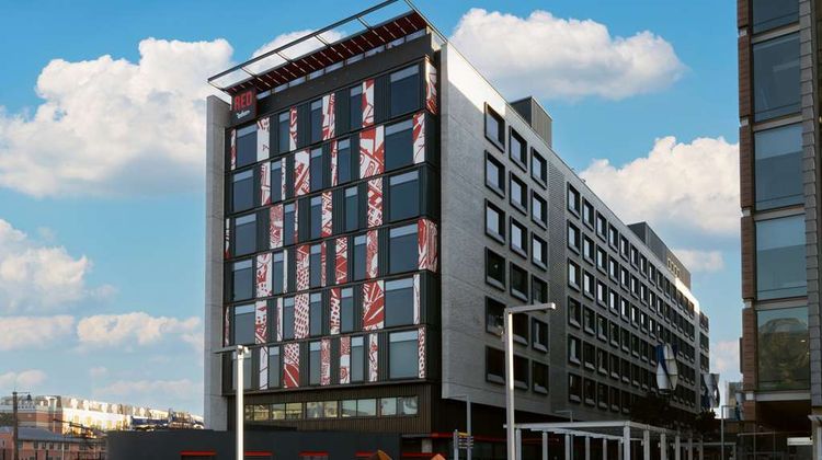 Radisson RED Hotel, V&A Waterfront Exterior