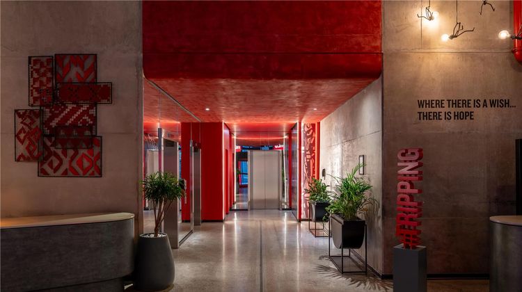 Radisson RED Hotel, V&A Waterfront Lobby