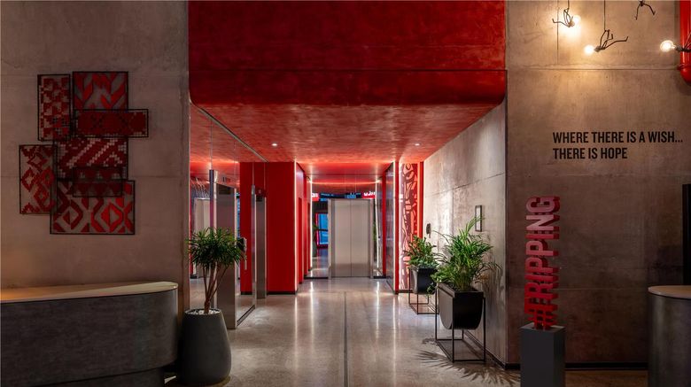 <b>Radisson RED Hotel, V&A Waterfront Lobby</b>. Images powered by <a href="https://iceportal.shijigroup.com/" title="IcePortal" target="_blank">IcePortal</a>.
