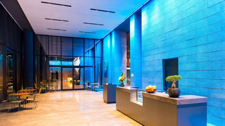 <b>Radisson Hotel Dakar Diamniadio Lobby</b>. Images powered by <a href="https://iceportal.shijigroup.com/" title="IcePortal" target="_blank">IcePortal</a>.