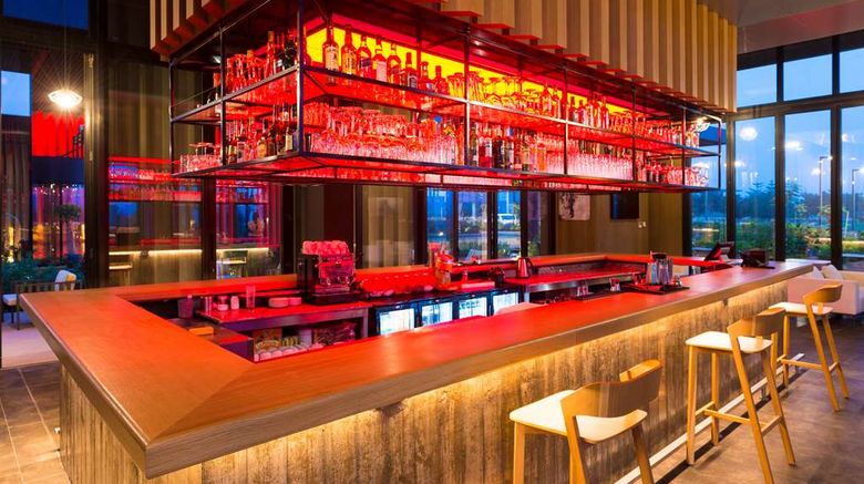 <b>Radisson Hotel Dakar Diamniadio Restaurant</b>. Images powered by <a href="https://iceportal.shijigroup.com/" title="IcePortal" target="_blank">IcePortal</a>.