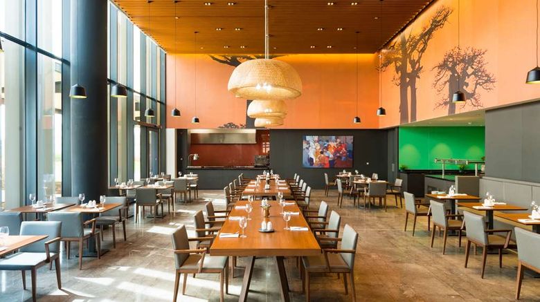 <b>Radisson Hotel Dakar Diamniadio Restaurant</b>. Images powered by <a href="https://iceportal.shijigroup.com/" title="IcePortal" target="_blank">IcePortal</a>.