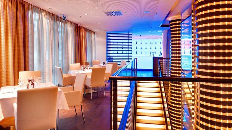 <b>Radisson Blu Resort Bukovel Restaurant</b>. Images powered by <a href="https://iceportal.shijigroup.com/" title="IcePortal" target="_blank">IcePortal</a>.