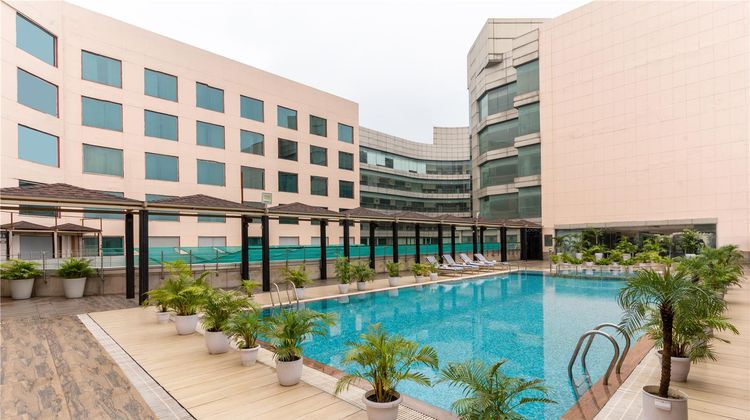 Radisson Blu Kaushambi Delhi NCR Pool