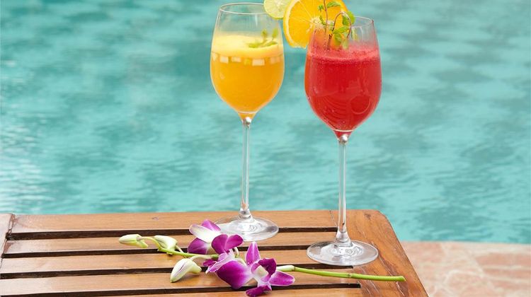 Radisson Blu Hotel Noida Pool