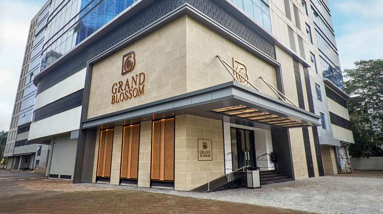 Radisson Mumbai Goregaon Exterior