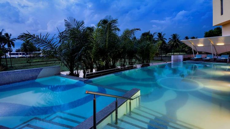 Radisson Salem Pool