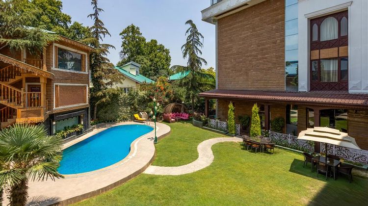 Radisson Srinagar Pool