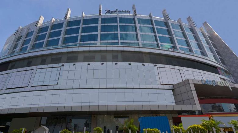 <b>Radisson Udaipur Exterior</b>. Images powered by <a href=https://www.travelagewest.com/Hotels/Udaipur-India/