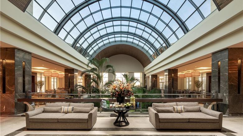 <b>Radisson Blu Resort & Spa, Cesme Lobby</b>. Images powered by <a href="https://iceportal.shijigroup.com/" title="IcePortal" target="_blank">IcePortal</a>.