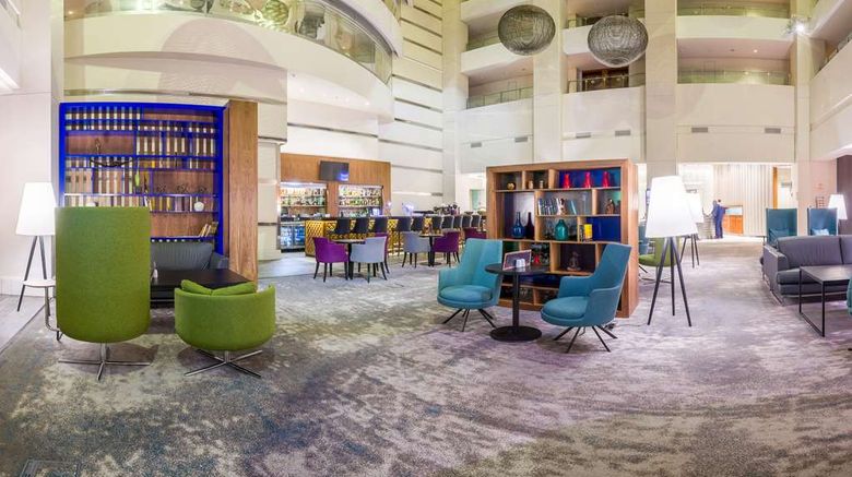 <b>Radisson Blu Hotel, Sandton Johannesburg Lobby</b>. Images powered by <a href="https://iceportal.shijigroup.com/" title="IcePortal" target="_blank">IcePortal</a>.