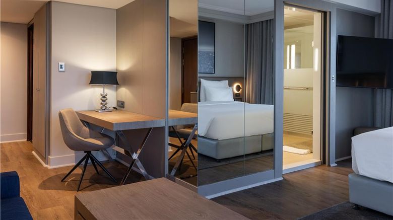 <b>Radisson Blu Hotel, Sandton Johannesburg Suite</b>. Images powered by <a href="https://iceportal.shijigroup.com/" title="IcePortal" target="_blank">IcePortal</a>.