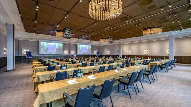 <b>Radisson Blu Senator Hotel Meeting</b>. Images powered by <a href="https://iceportal.shijigroup.com/" title="IcePortal" target="_blank">IcePortal</a>.