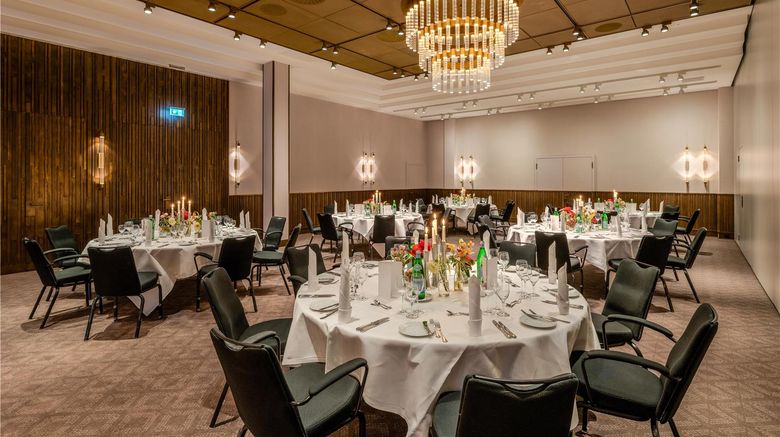 <b>Radisson Blu Senator Hotel Ballroom</b>. Images powered by <a href="https://iceportal.shijigroup.com/" title="IcePortal" target="_blank">IcePortal</a>.