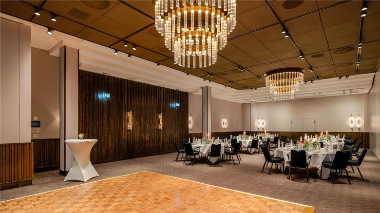 <b>Radisson Blu Senator Hotel Ballroom</b>. Images powered by <a href="https://iceportal.shijigroup.com/" title="IcePortal" target="_blank">IcePortal</a>.