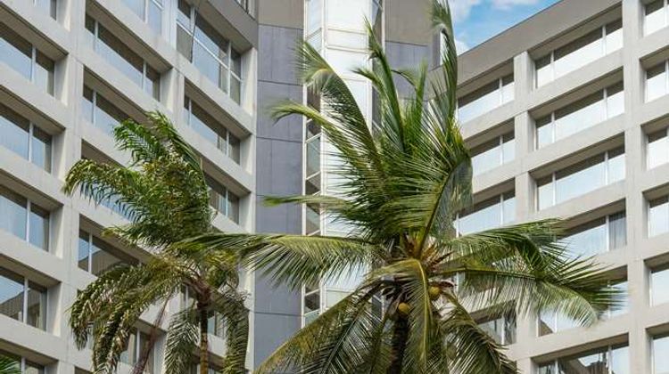 Radisson Blu Okoume Palace Hotel Exterior