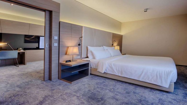 <b>Radisson Blu Plaza Hotel, Ljubljana Suite</b>. Images powered by <a href="https://iceportal.shijigroup.com/" title="IcePortal" target="_blank">IcePortal</a>.