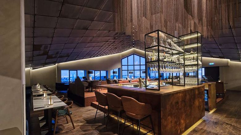 <b>Radisson Blu Polar Hotel Spitsbergen Restaurant</b>. Images powered by <a href="https://iceportal.shijigroup.com/" title="IcePortal" target="_blank">IcePortal</a>.