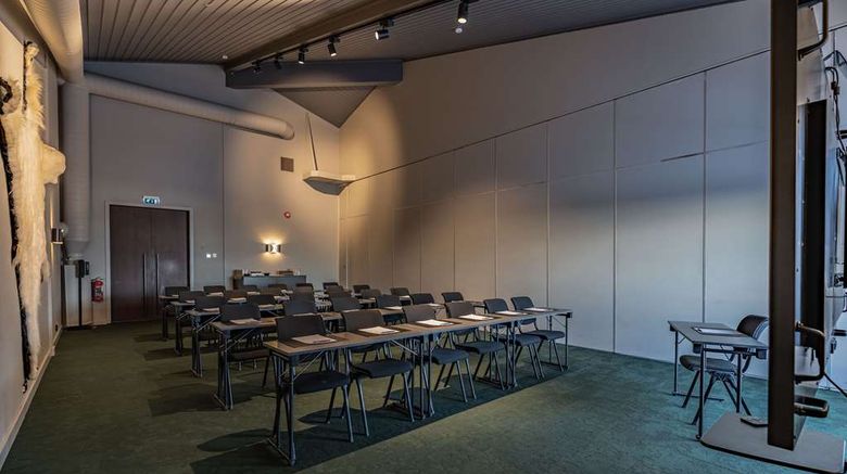 <b>Radisson Blu Polar Hotel Spitsbergen Meeting</b>. Images powered by <a href="https://iceportal.shijigroup.com/" title="IcePortal" target="_blank">IcePortal</a>.