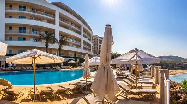 <b>Radisson Blu Resort & Spa, Golden Sands Pool</b>. Images powered by <a href="https://iceportal.shijigroup.com/" title="IcePortal" target="_blank">IcePortal</a>.