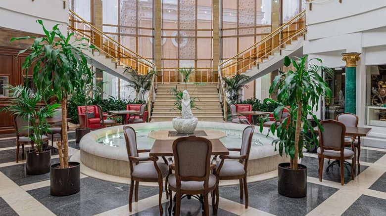 <b>Radisson Slavyanskaya Hotel Lobby</b>. Images powered by <a href="https://iceportal.shijigroup.com/" title="IcePortal" target="_blank">IcePortal</a>.