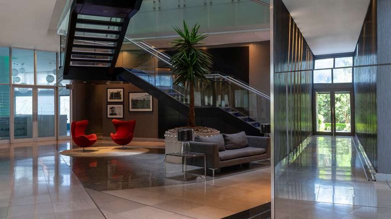 <b>Radisson Blu Hotel Maputo Lobby</b>. Images powered by <a href="https://iceportal.shijigroup.com/" title="IcePortal" target="_blank">IcePortal</a>.