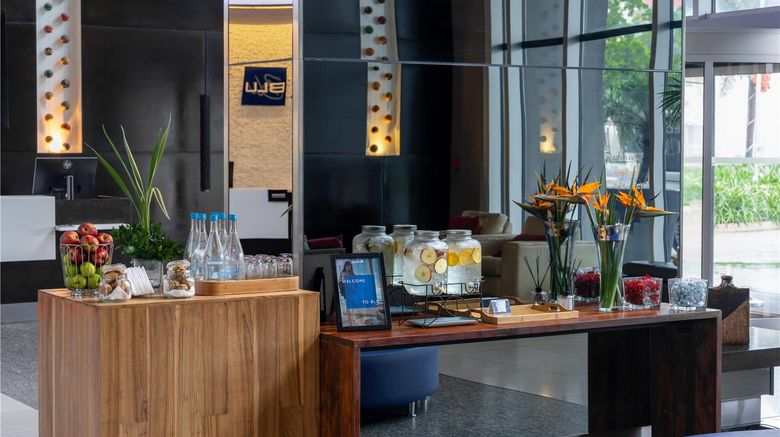 <b>Radisson Blu Hotel Maputo Lobby</b>. Images powered by <a href="https://iceportal.shijigroup.com/" title="IcePortal" target="_blank">IcePortal</a>.