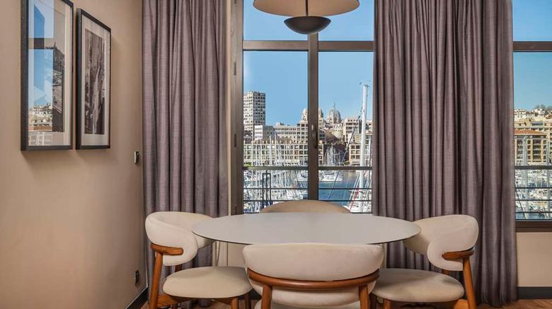 <b>Radisson Blu Hotel Marseille Suite</b>. Images powered by <a href="https://iceportal.shijigroup.com/" title="IcePortal" target="_blank">IcePortal</a>.