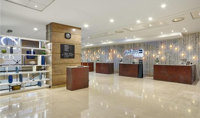Radisson Blu Hotel Nice Lobby