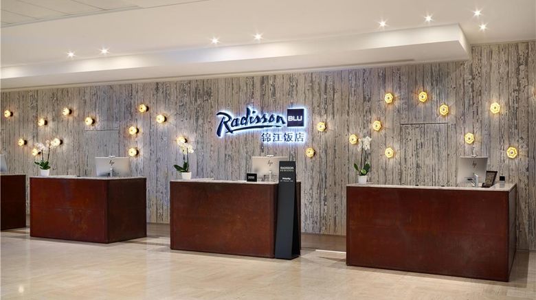 <b>Radisson Blu Hotel Nice Lobby</b>. Images powered by <a href="https://iceportal.shijigroup.com/" title="IcePortal" target="_blank">IcePortal</a>.