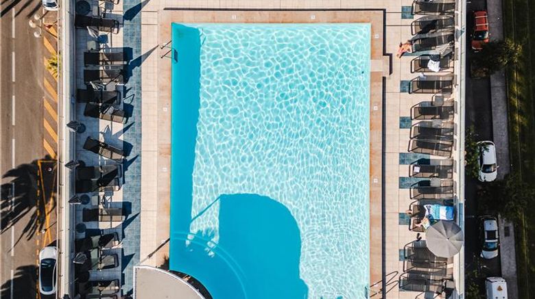 <b>Radisson Blu Hotel Nice Pool</b>. Images powered by <a href="https://iceportal.shijigroup.com/" title="IcePortal" target="_blank">IcePortal</a>.