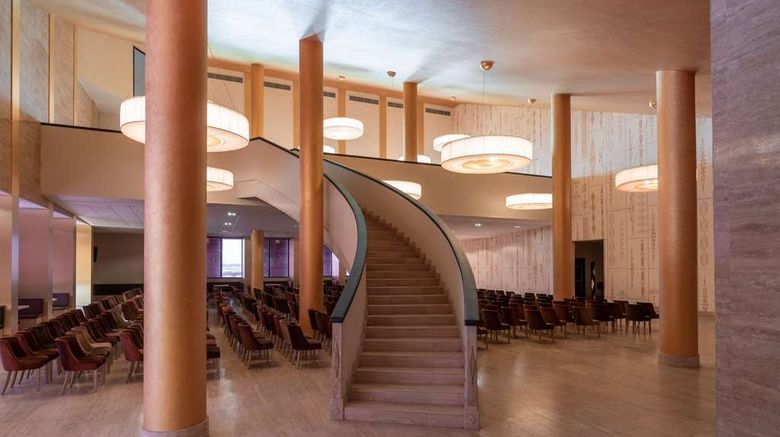 <b>Radisson Blu Hotel N'Djamena Restaurant</b>. Images powered by <a href="https://iceportal.shijigroup.com/" title="IcePortal" target="_blank">IcePortal</a>.