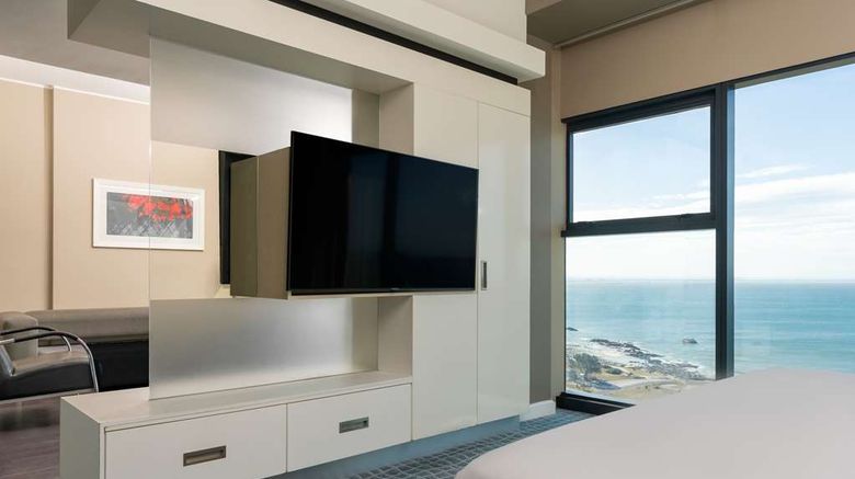<b>Radisson Blu Hotel, Port Elizabeth Suite</b>. Images powered by <a href="https://iceportal.shijigroup.com/" title="IcePortal" target="_blank">IcePortal</a>.