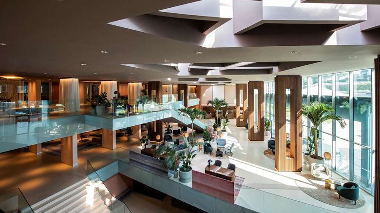 <b>Radisson Blu Resort & Spa, Split Lobby</b>. Images powered by <a href="https://iceportal.shijigroup.com/" title="IcePortal" target="_blank">IcePortal</a>.