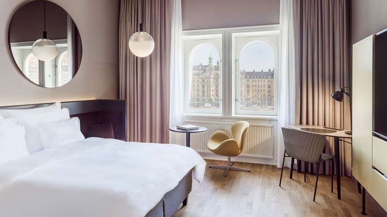 <b>Radisson Collection Strand Hotel Room</b>. Images powered by <a href="https://iceportal.shijigroup.com/" title="IcePortal" target="_blank">IcePortal</a>.