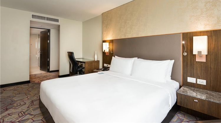 Radisson Suites Bangkok Sukhumvit Suite