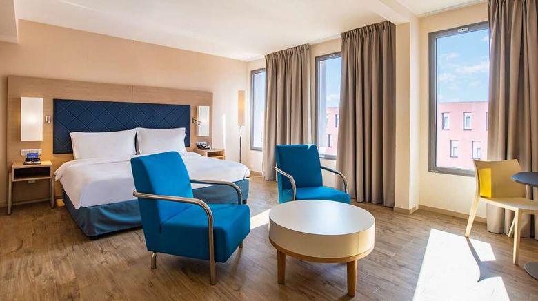 <b>Radisson Blu Hotel Toulouse Airport Suite</b>. Images powered by <a href="https://iceportal.shijigroup.com/" title="IcePortal" target="_blank">IcePortal</a>.