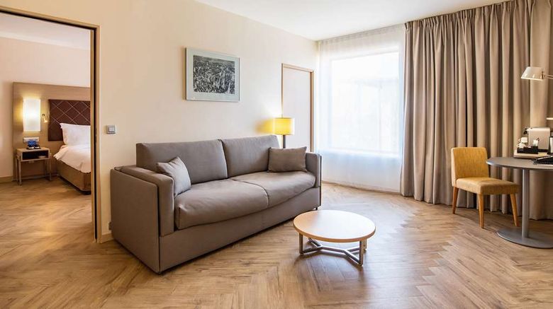 <b>Radisson Blu Hotel Toulouse Airport Suite</b>. Images powered by <a href="https://iceportal.shijigroup.com/" title="IcePortal" target="_blank">IcePortal</a>.