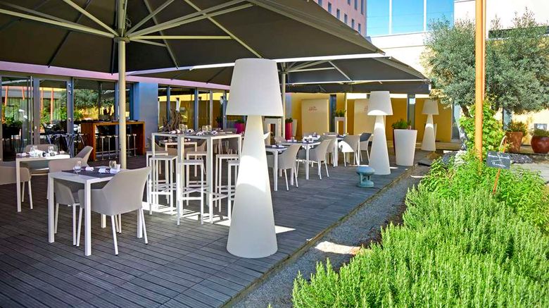 <b>Radisson Blu Hotel Toulouse Airport Restaurant</b>. Images powered by <a href="https://iceportal.shijigroup.com/" title="IcePortal" target="_blank">IcePortal</a>.